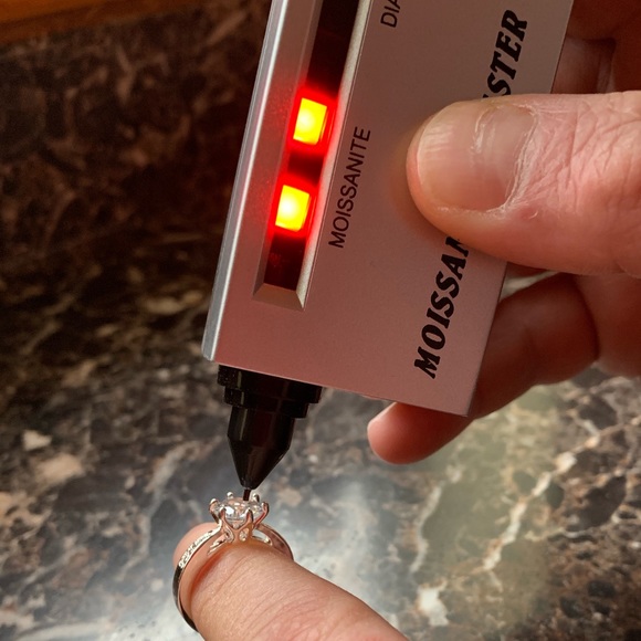 Brilliant Moissanite sterling silver ring! NWOT! - Picture 7 of 8